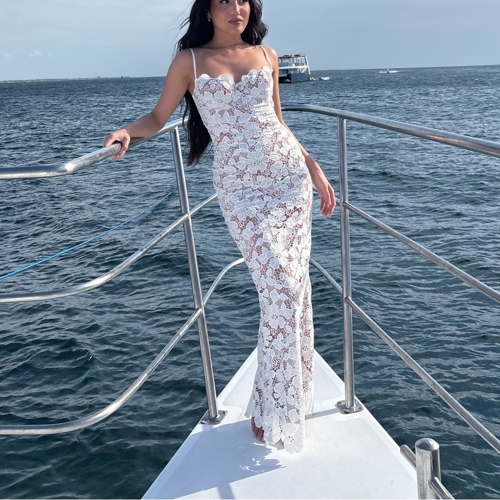 House of CB White Floral Lace Dress “Pearl” XS - Picture 2 of 5